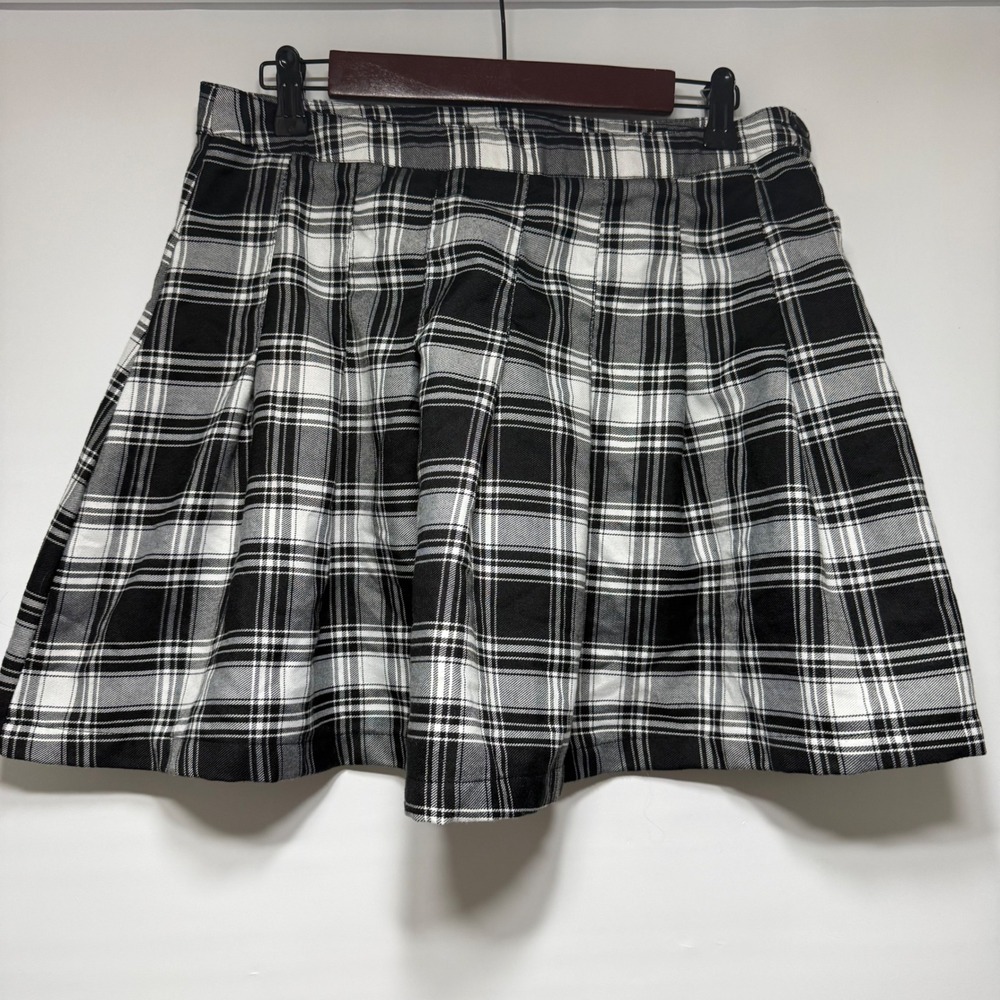 rue21 Plaid Pleated Mini Skirt Size L Black White Polyester Y2K Preppy Grunge‎